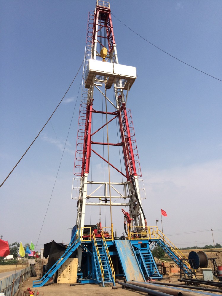 河北省煤田地质局四队使用河北永明生产的TSJ3000ZP175型钻机用于地热井施工