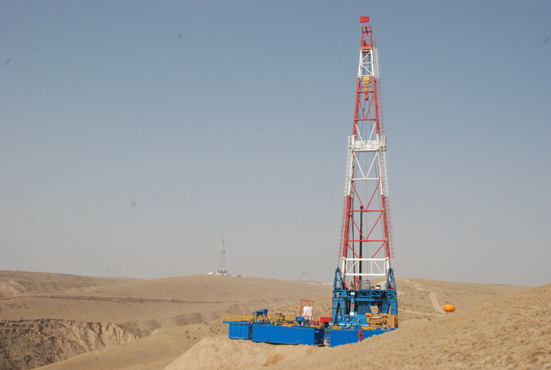 陕西祥瑞钻井公司采购河北永明生产的ZJ40型石油钻机用于陕北石油钻井施工