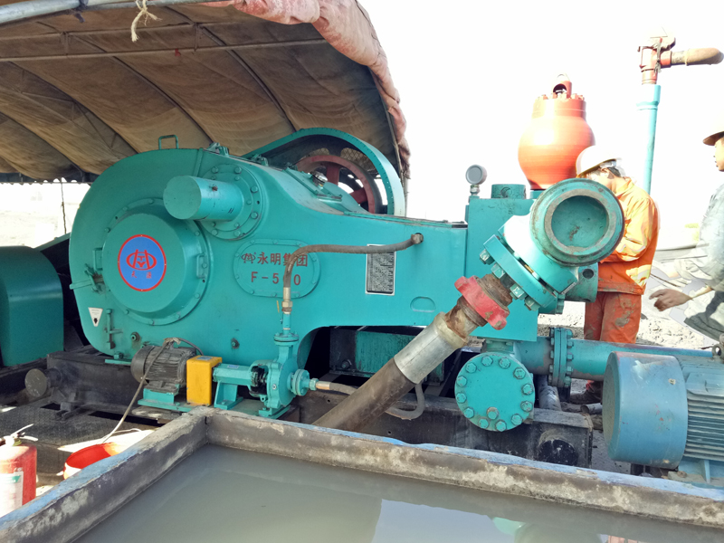 中煤水文局二队采购河北永明生产的F-500型泥浆泵用于地热井施工