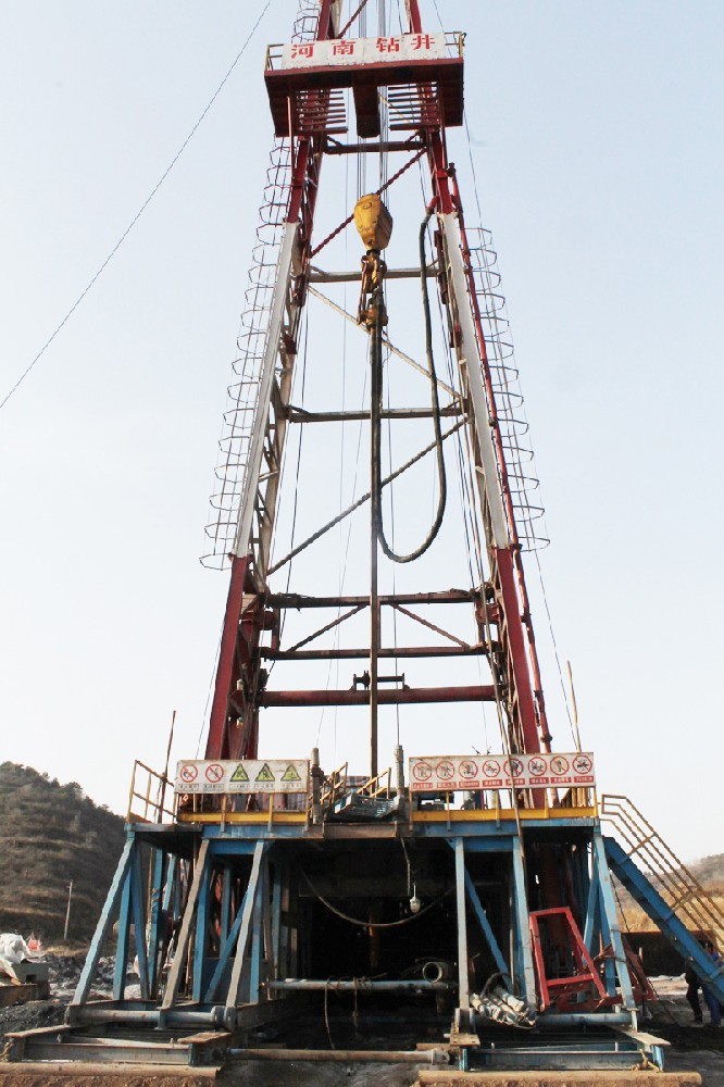 河南省煤田地质局四队采购河北永明生产的TSJ3700型水源钻机用于煤矿1.5m，深度460m国内超记录大口径井施工